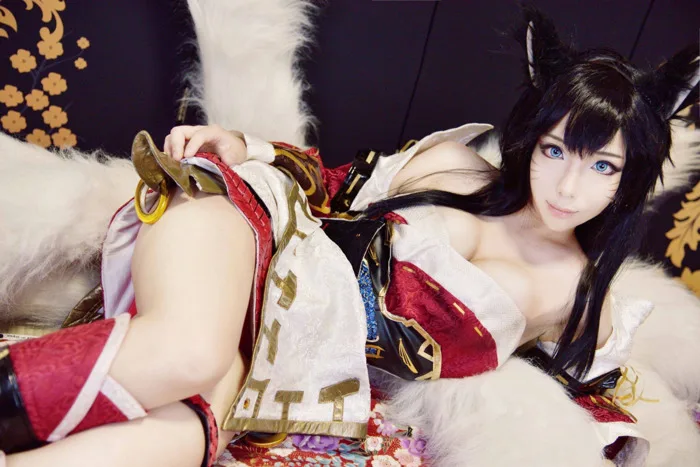 LMHT: Cosplay hồ ly 9 đuôi Ahri của Chihiro thu hút mọi ánh nhìn