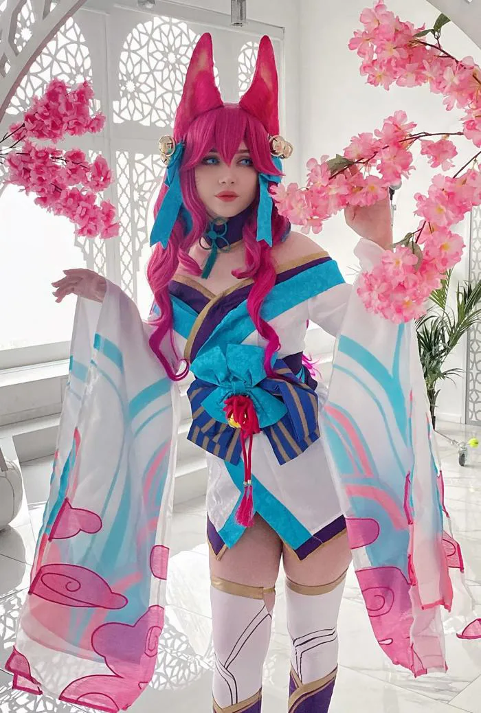 Cosplay Ahri Hoa Linh Hồn : r/leagueoflegends