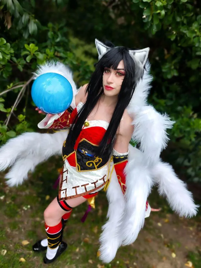 Cosplay Ahri của Nelyniel : r/leagueoflegends