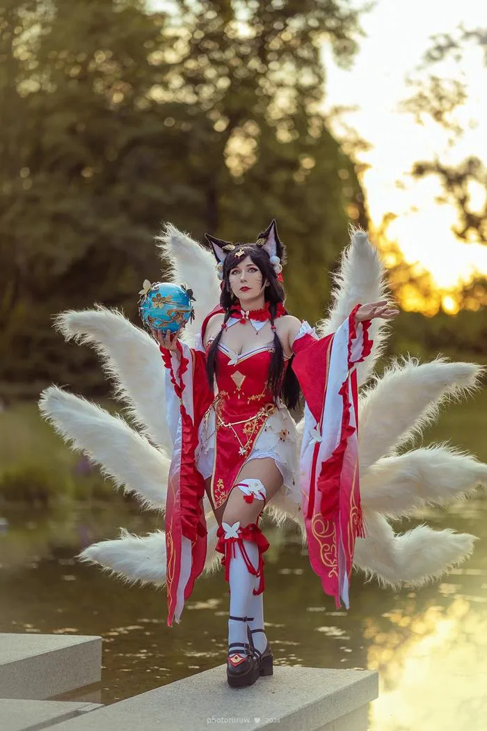 Ahri Full Cosplay Costume in Kimono Version, Game Female Fox Red Dress  Cosplay With Accessories - Etsy India