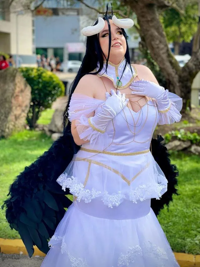 Albedo Overlord cosplay