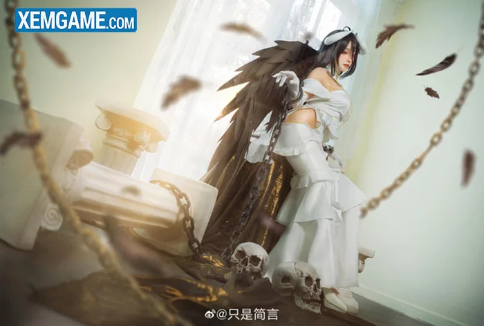 Ngẩn ngơ với sắc đẹp mê hồn của quỷ nữ Albedo trong cosplay Overlord