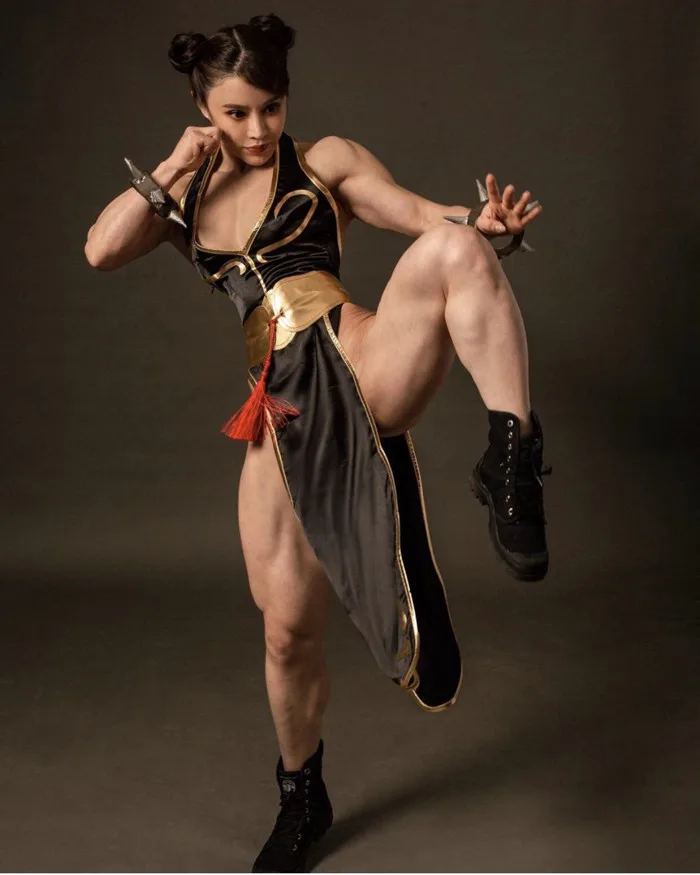 Competitive bodybuilder brings Chun-Li to life with stunning cosplay -  Inven Global