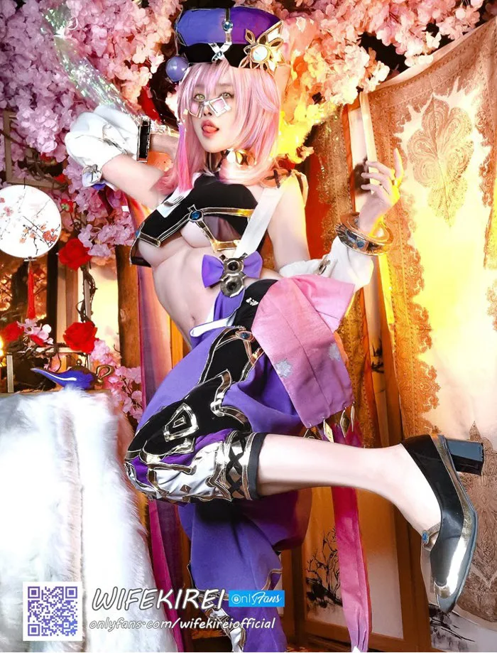 Bỏng mắt với những màn cosplay game Genshin Impact “thiếu vải”