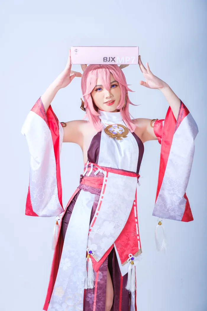 XPG, MIK và BJX ra mắt bộ sản phẩm cho game thủ mới cùng cosplay Genshin  Impact