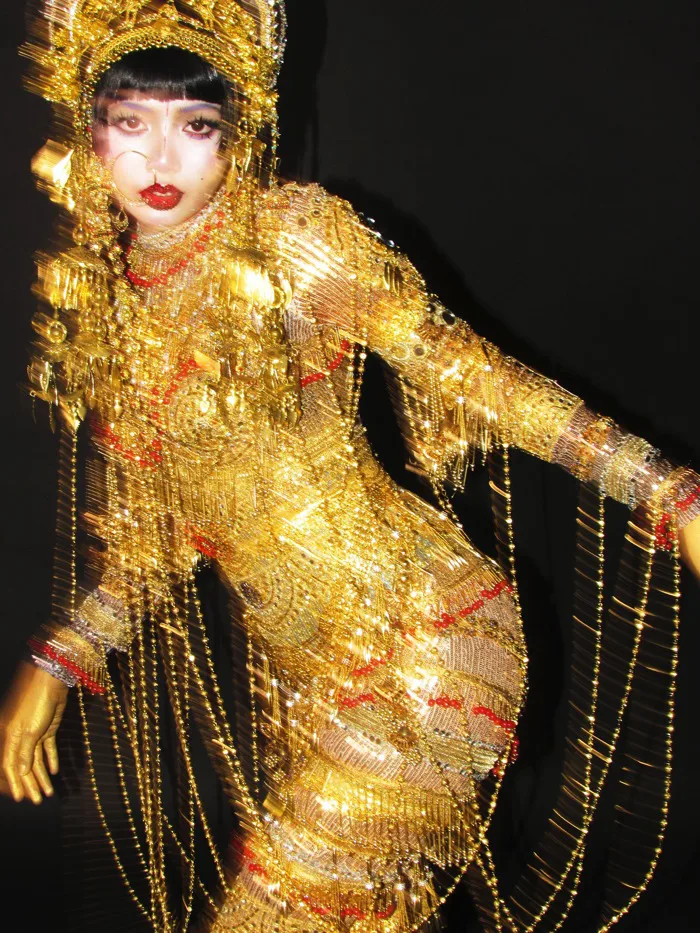 Lisa chơi Halloween đỉnh nhất thế giới!