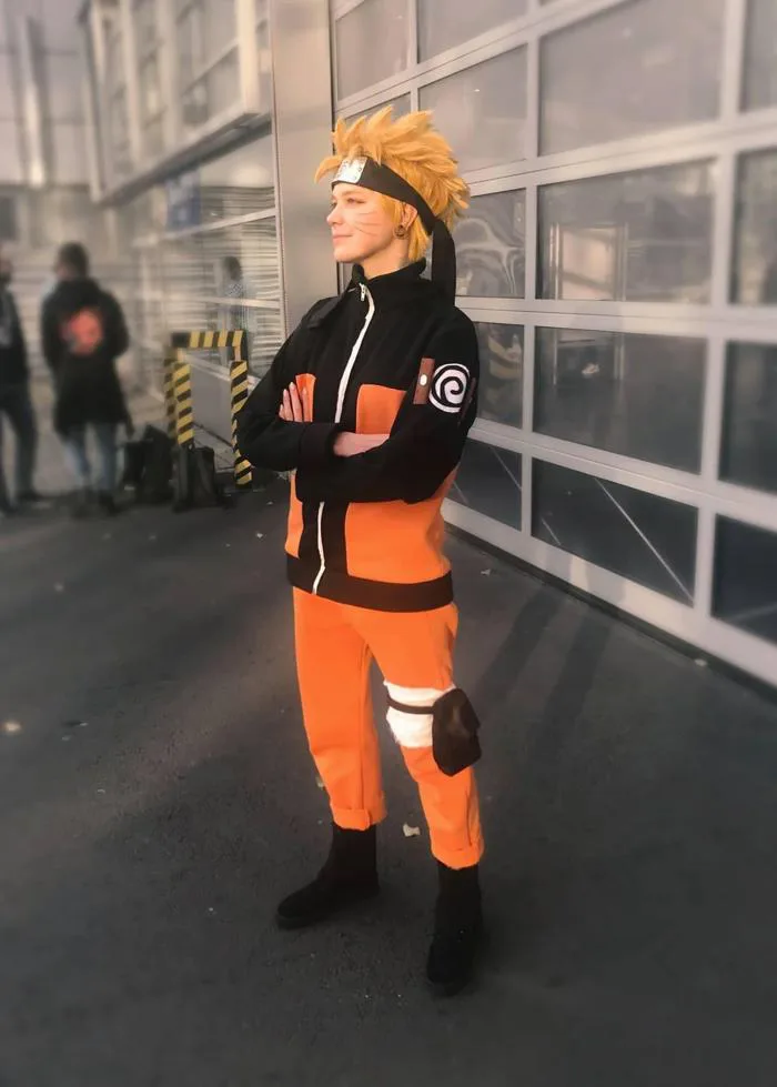 Hôm qua tao đi con ở trong bộ cosplay Naruto của tao! Mấy món đồ đều do tao  tự làm hết. Tao siêu thích kết quả cuối cùng ❤️ : r/Naruto
