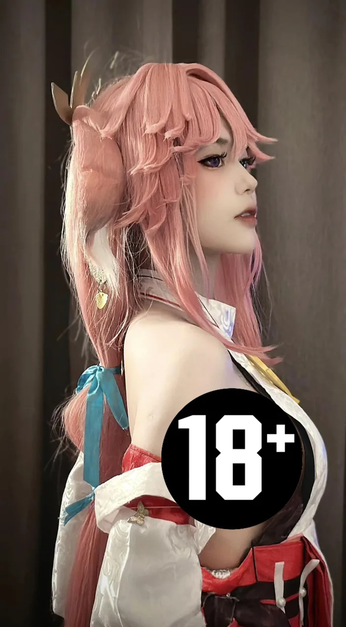 Khoe góc nghiêng thần thánh, màn cosplay Yae Miko hút hồn fan nam
