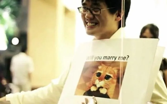 Sốt với màn cầu hôn bằng trào lưu chế meme cực đáng yêu Sốt với màn cầu hôn bằng trào lưu chế meme cực đáng yêu