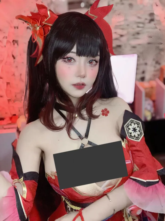 Tiếp tục xuất hiện với tạo hình “ero” cực bạo, nữ coser này lại khiến nhiều  anh em điêu đứng