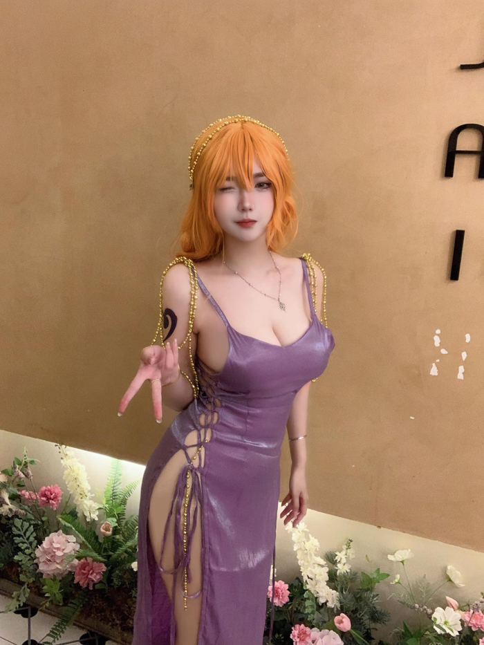 Tiếp tục xuất hiện với tạo hình “ero” cực bạo, nữ coser này lại khiến nhiều  anh em điêu đứng