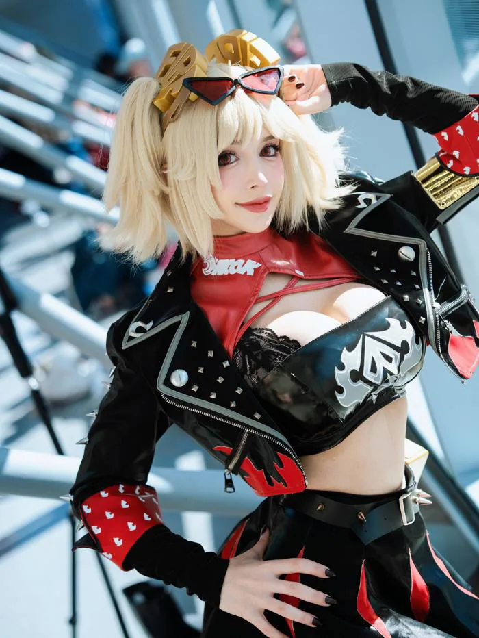 Ảnh cosplay Burnice do mình (@suaki.rin) đăng nhiều lắm nha : r/ZZZ_Official