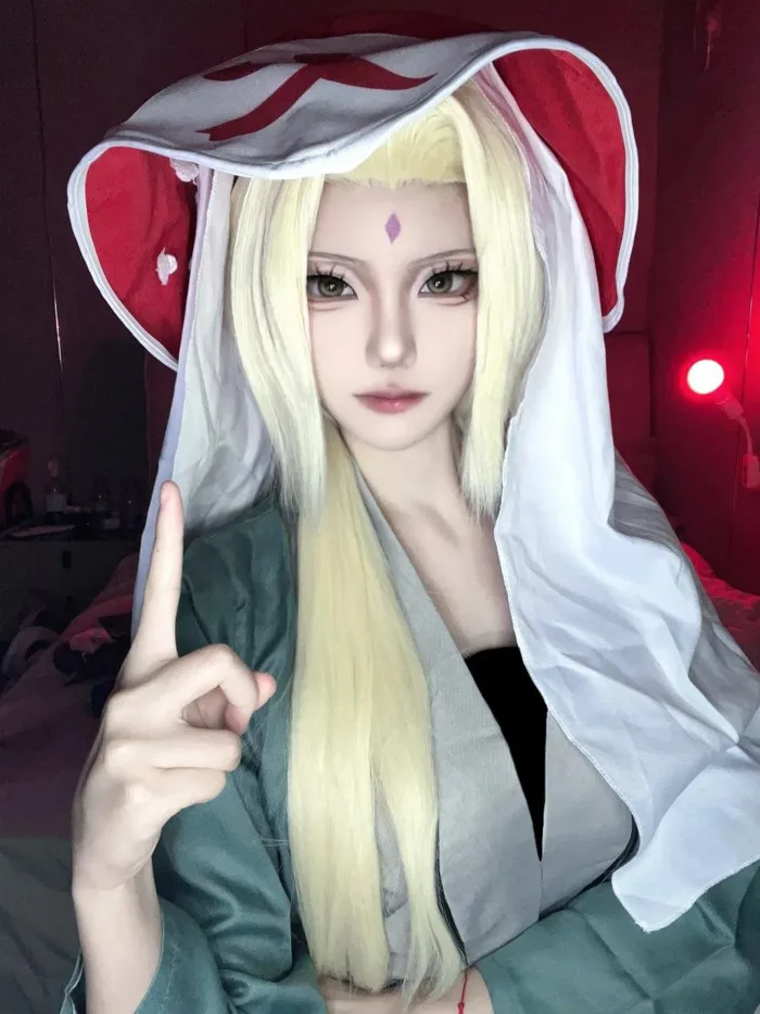 Ảnh cosplay Tsunade cuốn hút toát lên khí chất Hokage mạnh mẽ