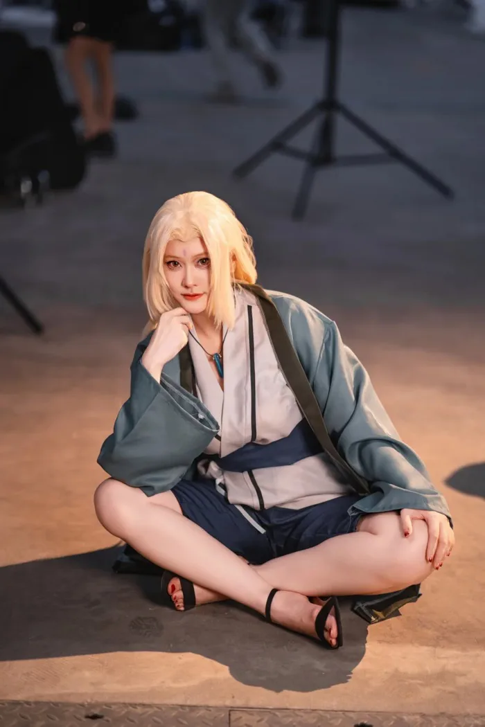 Ảnh cosplay Tsunade cuốn hút toát lên khí chất Hokage mạnh mẽ