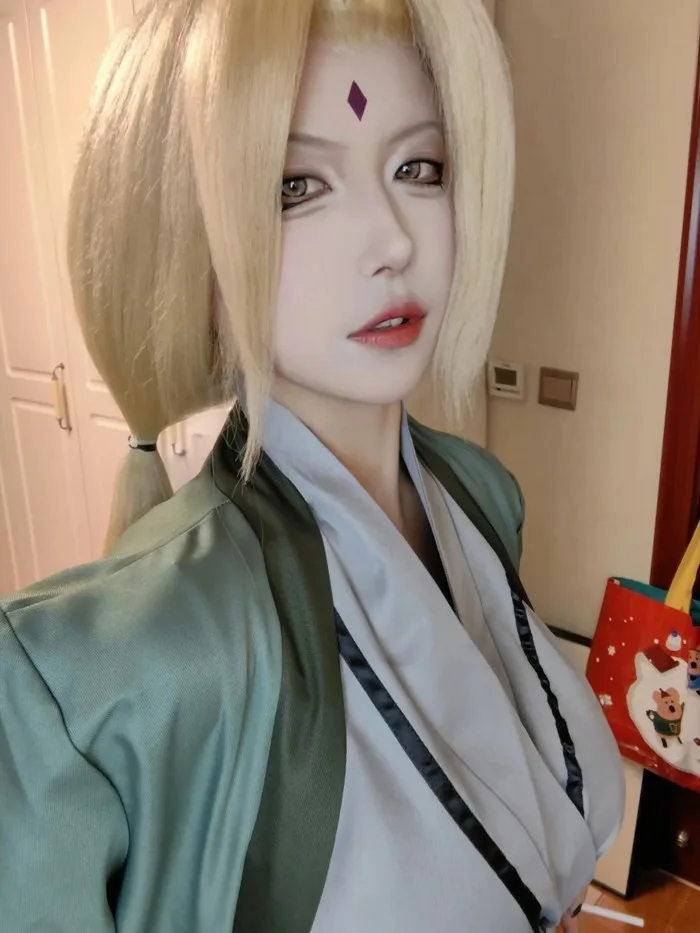Ảnh cosplay Tsunade cuốn hút toát lên khí chất Hokage mạnh mẽ