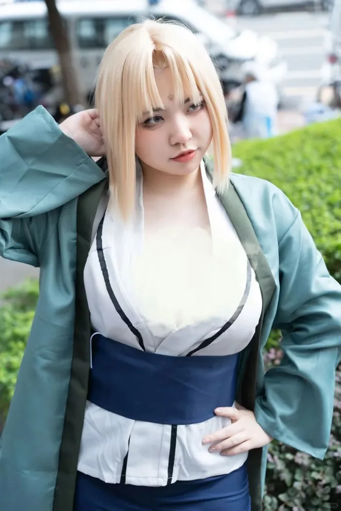 Ảnh cosplay Tsunade cuốn hút toát lên khí chất Hokage mạnh mẽ
