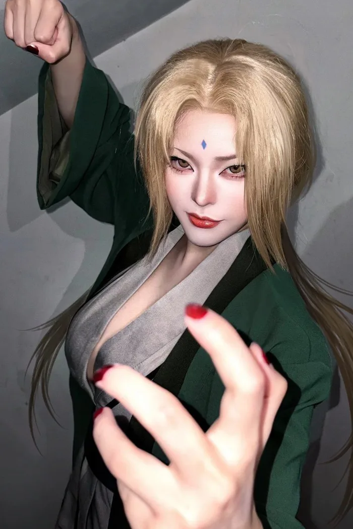 Ảnh cosplay Tsunade cuốn hút toát lên khí chất Hokage mạnh mẽ