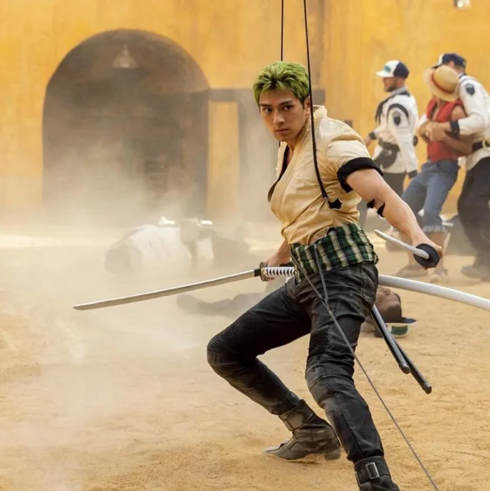 Tài tử đóng thợ săn hải tặc Zoro phim One Piece đang gây sốt vì như xé  truyện bước ra đời thực